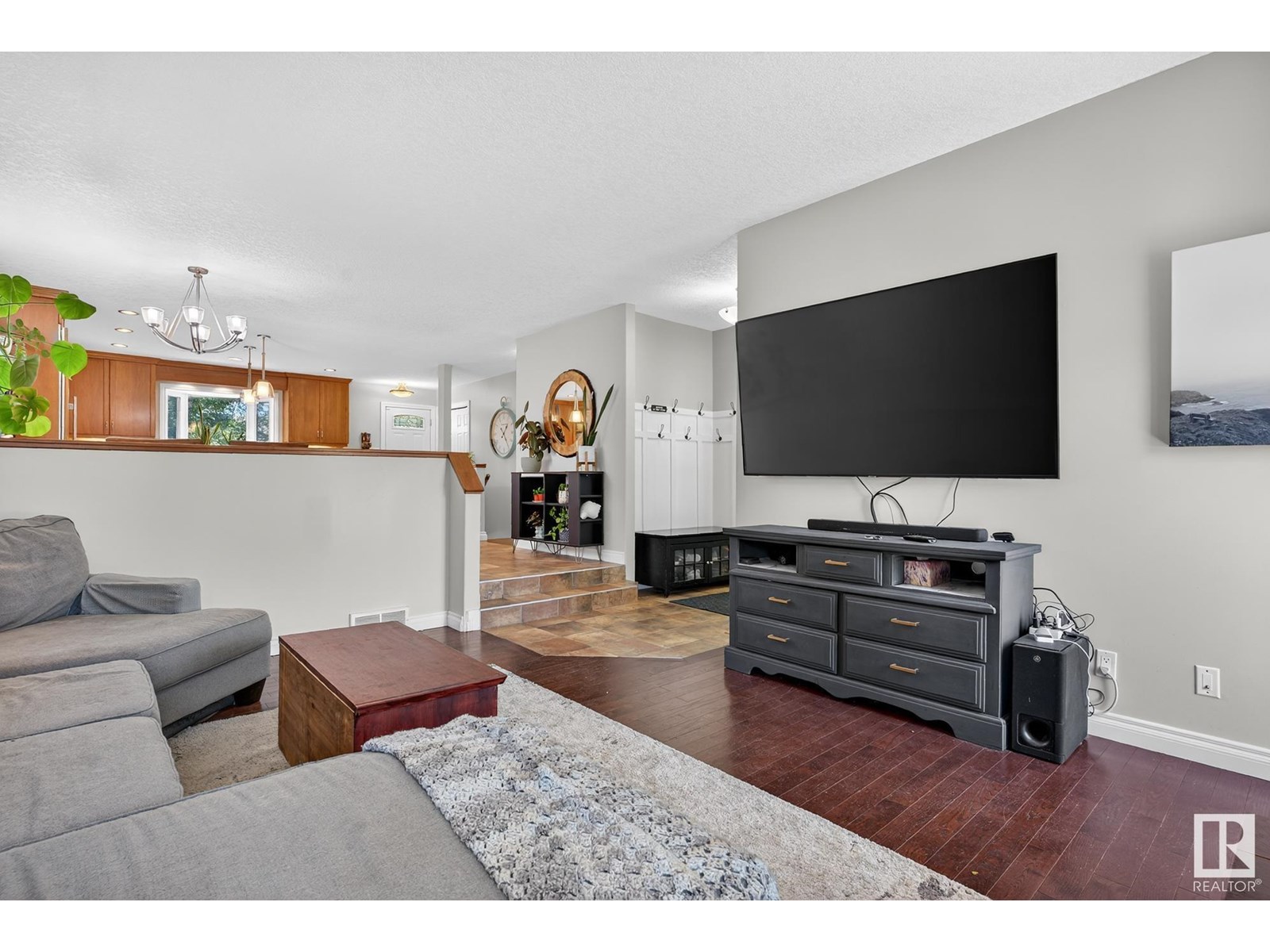 Photo 6 of 2432 106 St Nw, Edmonton AB