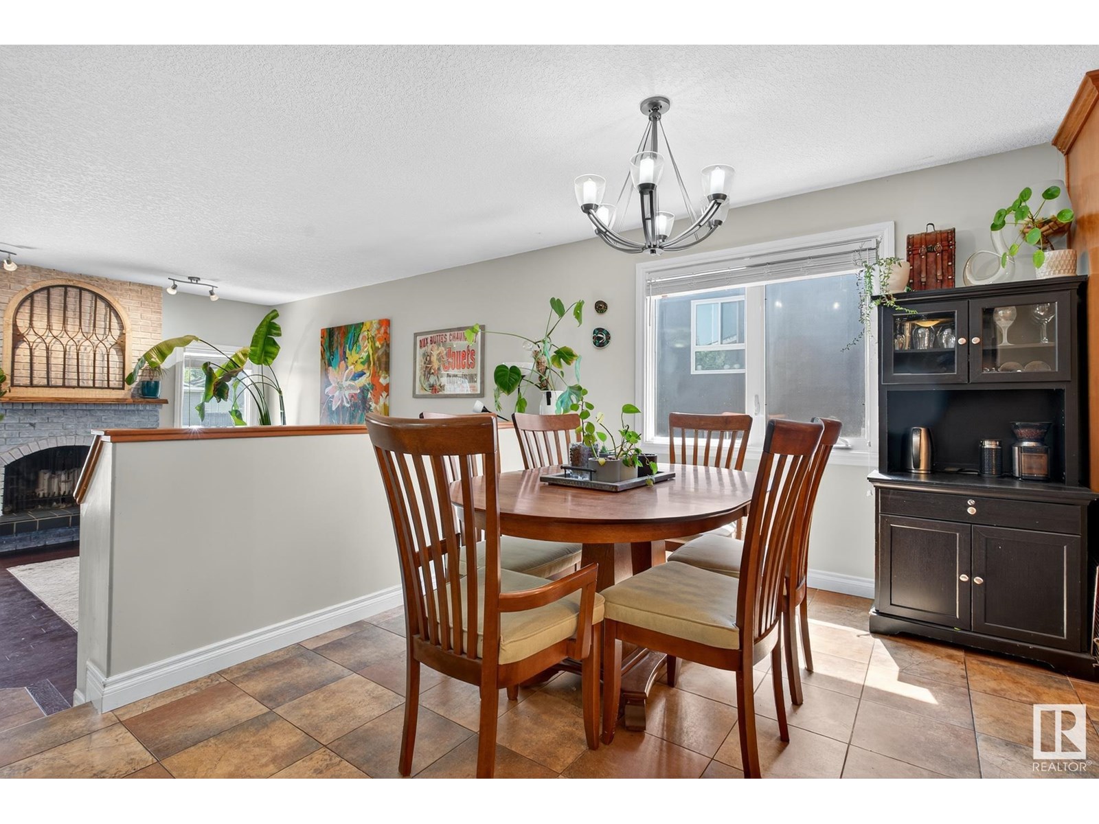 Photo 9 of 2432 106 St Nw, Edmonton AB