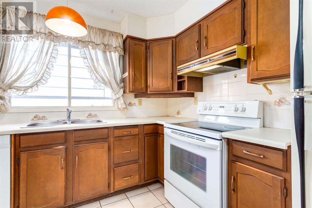 Single Family House Bi-level for Sale in  Thornaby Way NW Thorncliffe Calgary 