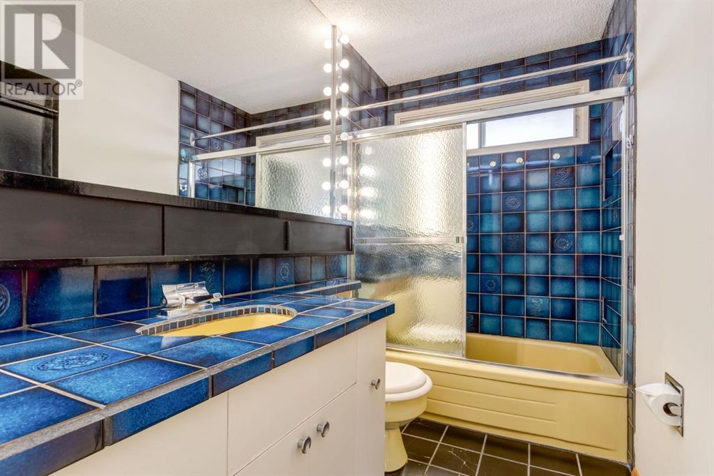 Single Family House Bi-level for Sale in  Thornaby Way NW Thorncliffe Calgary 