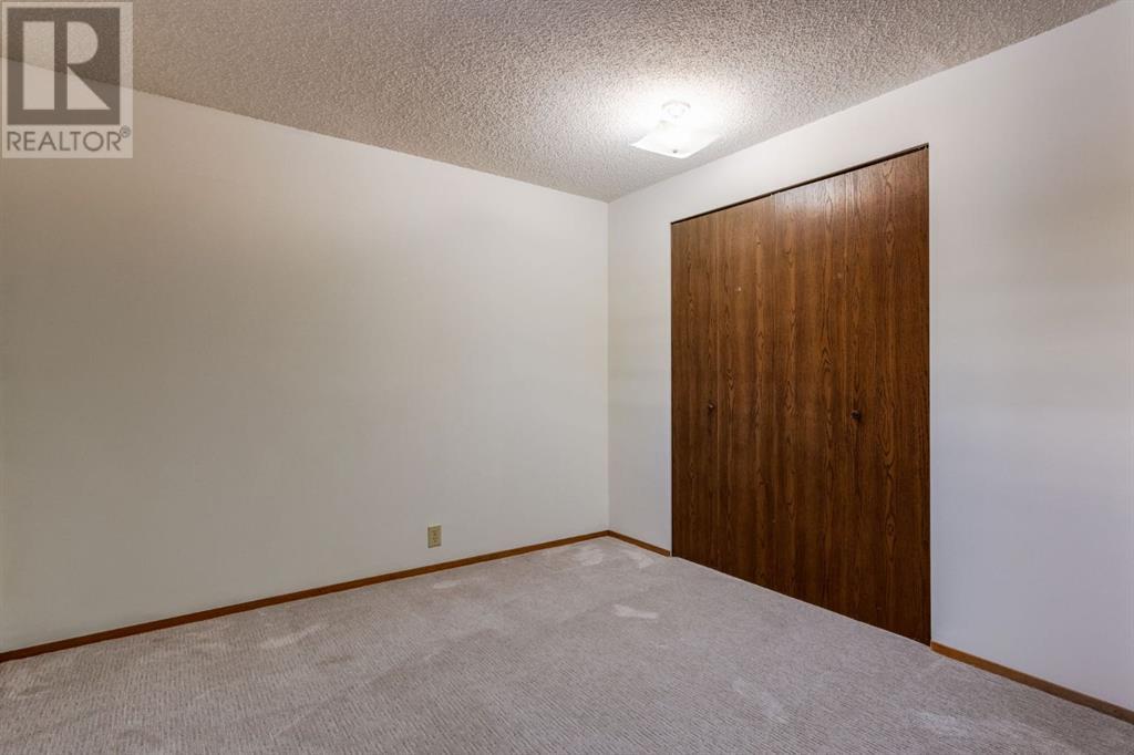 Single Family House Bi-level for Sale in  Thornaby Way NW Thorncliffe Calgary 