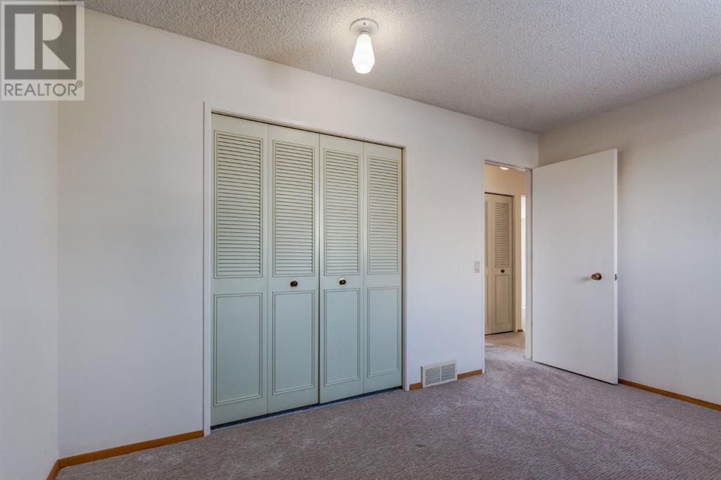 Single Family House Bi-level for Sale in  Thornaby Way NW Thorncliffe Calgary 
