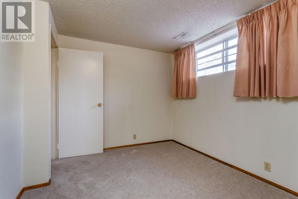 Single Family House Bi-level for Sale in  Thornaby Way NW Thorncliffe Calgary 