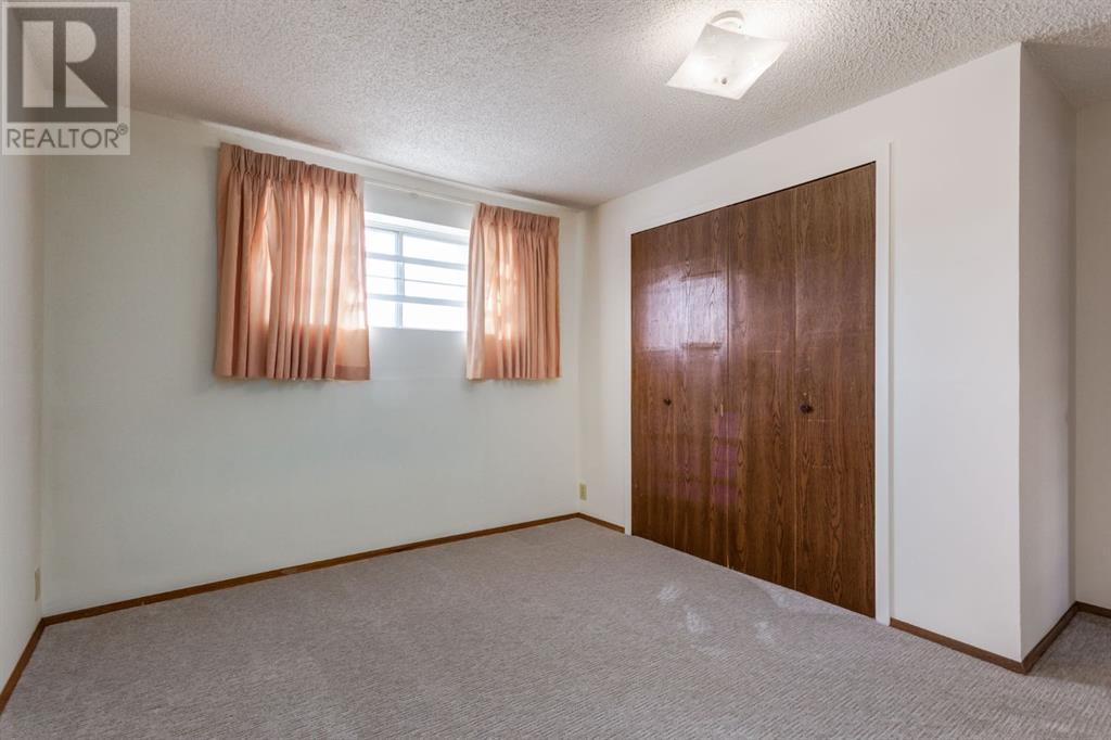 Single Family House Bi-level for Sale in  Thornaby Way NW Thorncliffe Calgary 