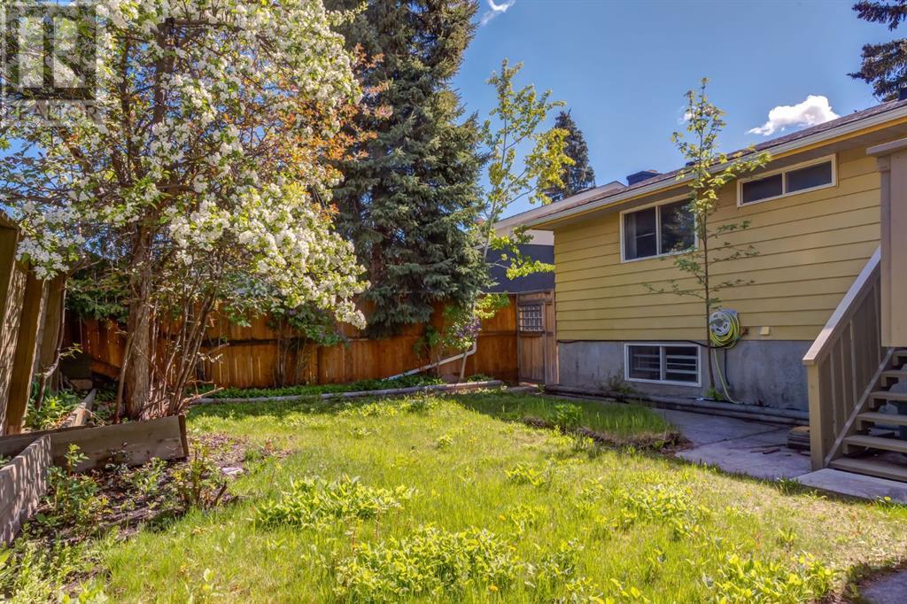 Single Family House Bi-level for Sale in  Thornaby Way NW Thorncliffe Calgary 