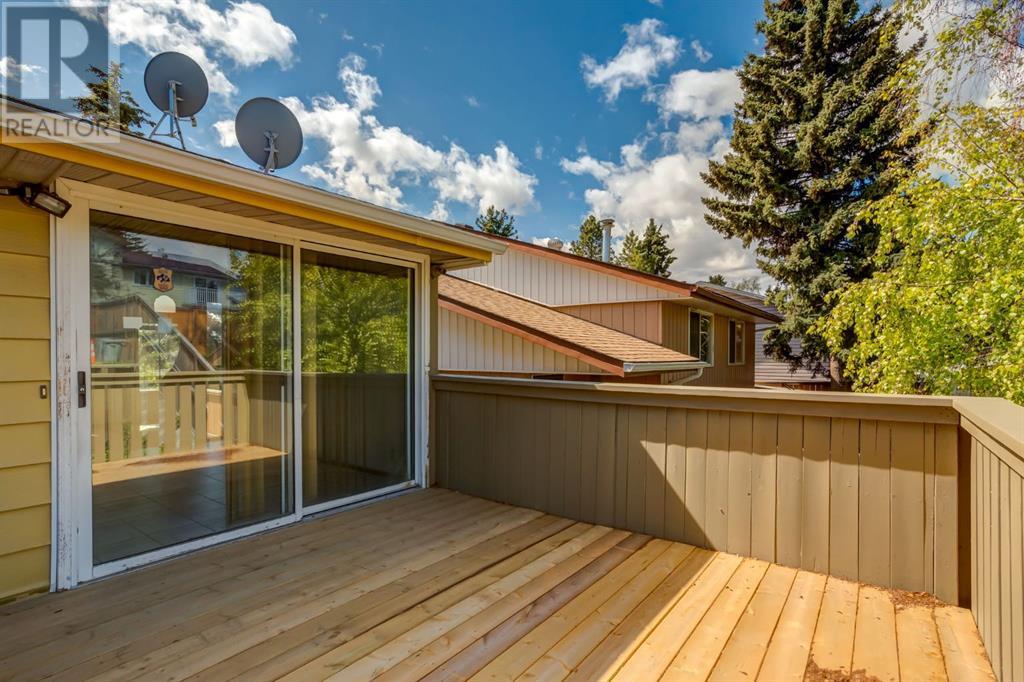 Single Family House Bi-level for Sale in  Thornaby Way NW Thorncliffe Calgary 