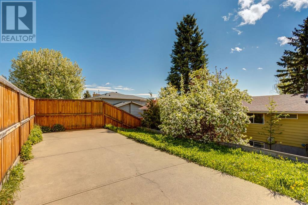 Single Family House Bi-level for Sale in  Thornaby Way NW Thorncliffe Calgary 