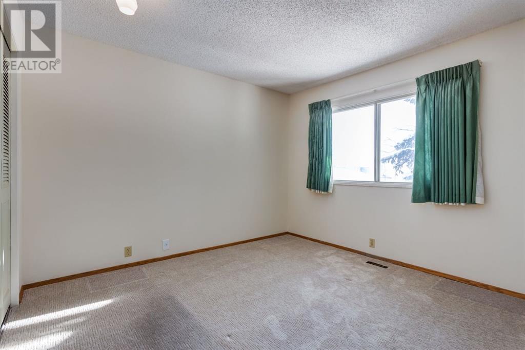 Single Family House Bi-level for Sale in  Thornaby Way NW Thorncliffe Calgary 