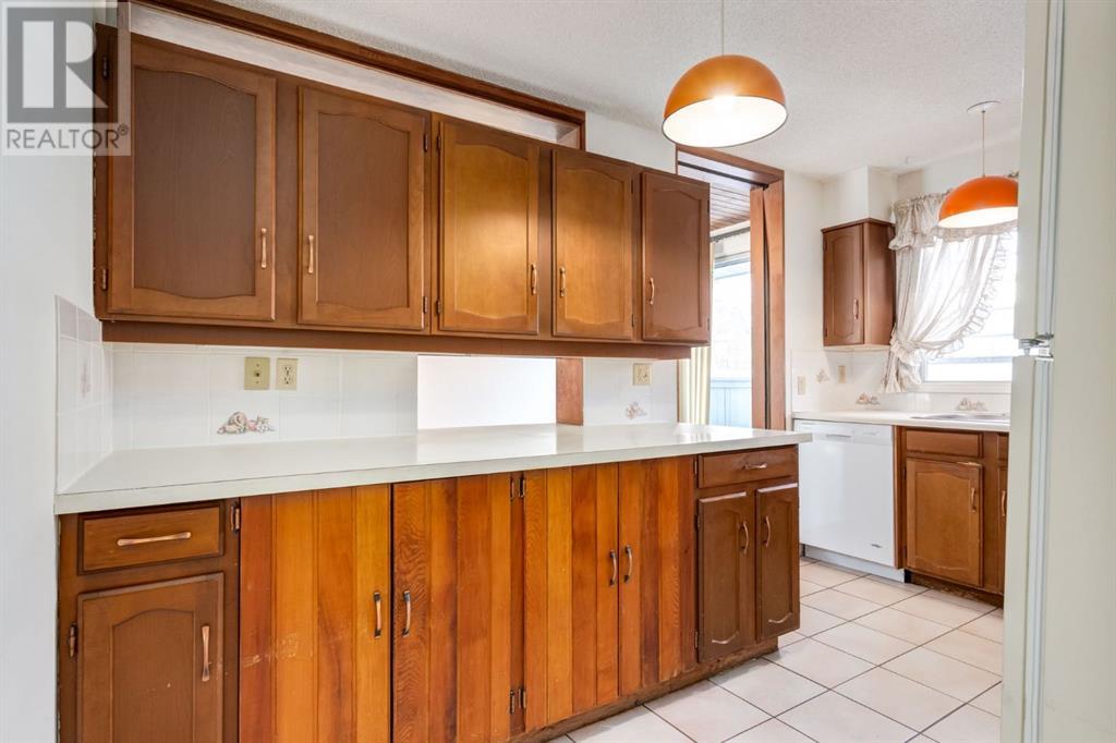 Single Family House Bi-level for Sale in  Thornaby Way NW Thorncliffe Calgary 