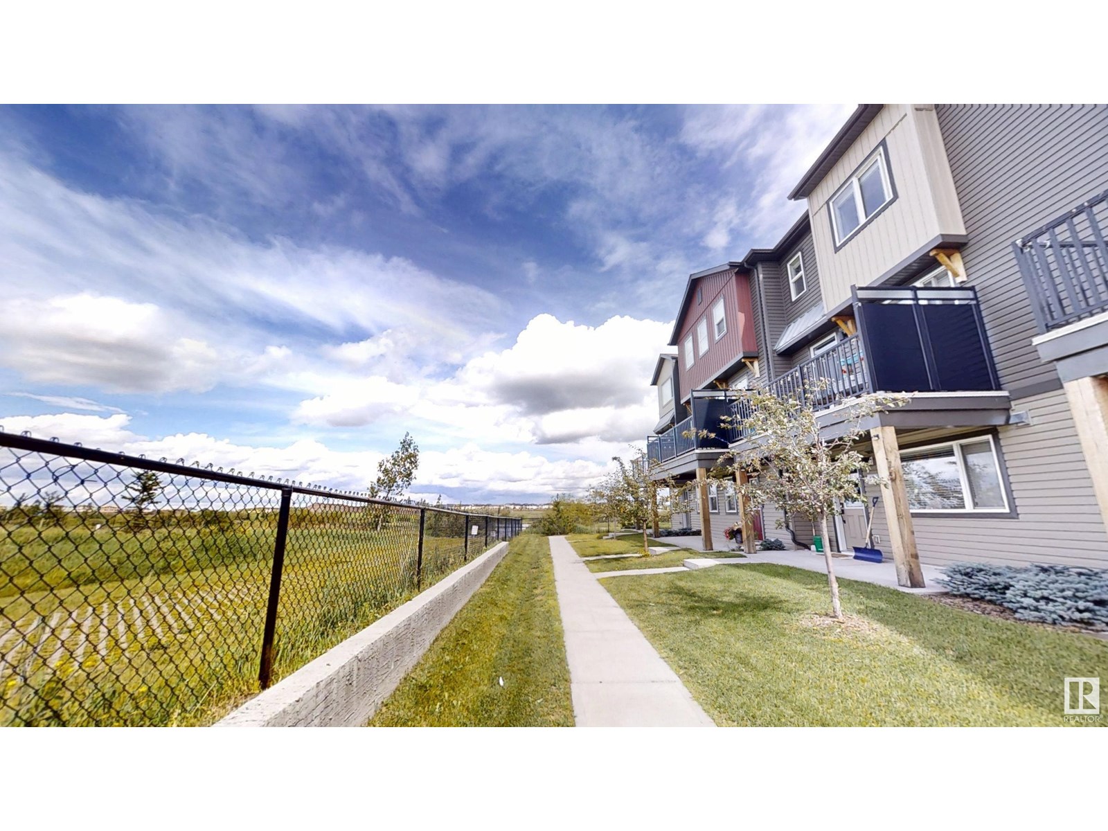 Photo 3 of 140 16903 68 St Nw, Edmonton AB