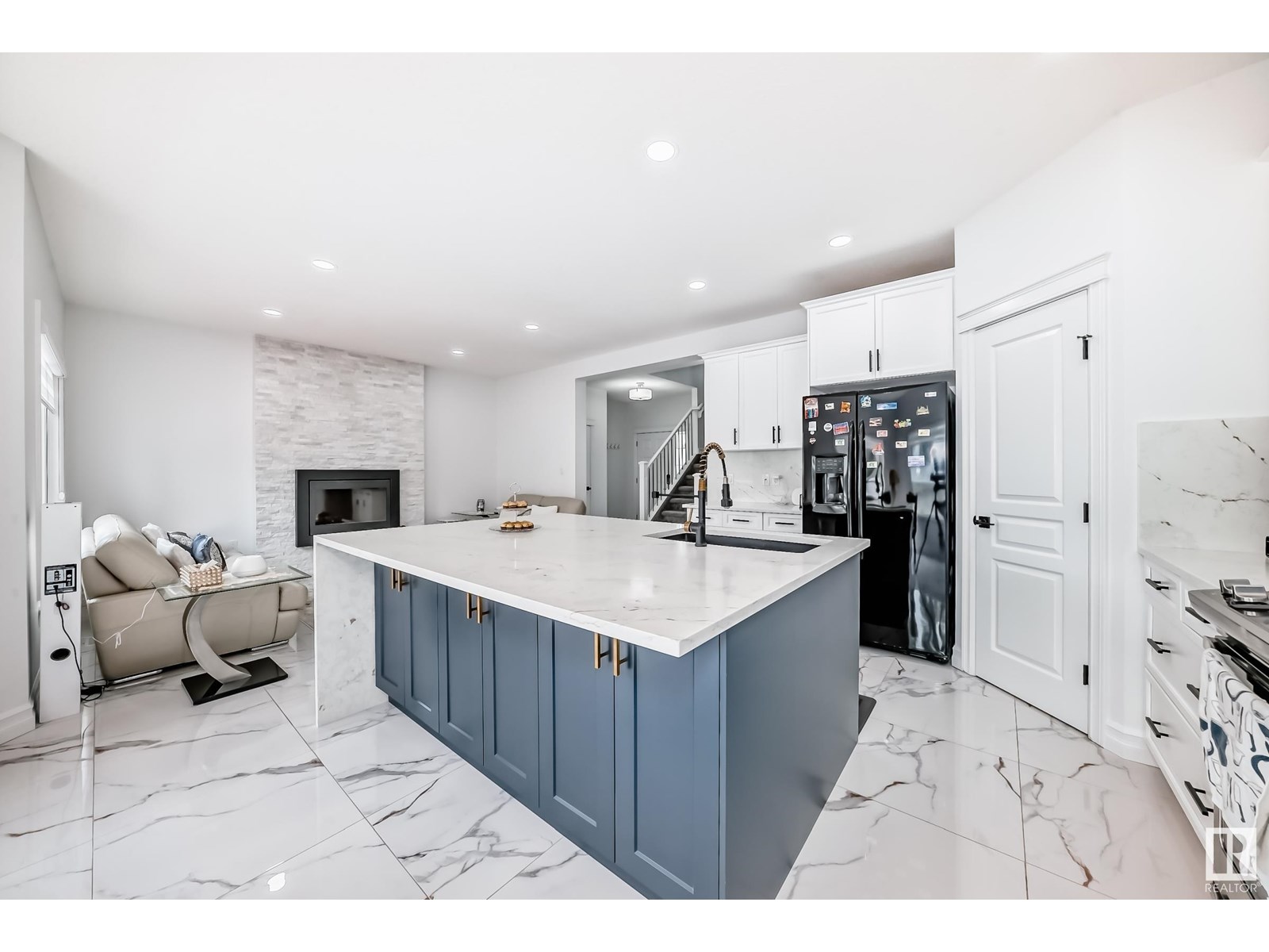 Photo 10 of 18011 84 St Nw, Edmonton AB