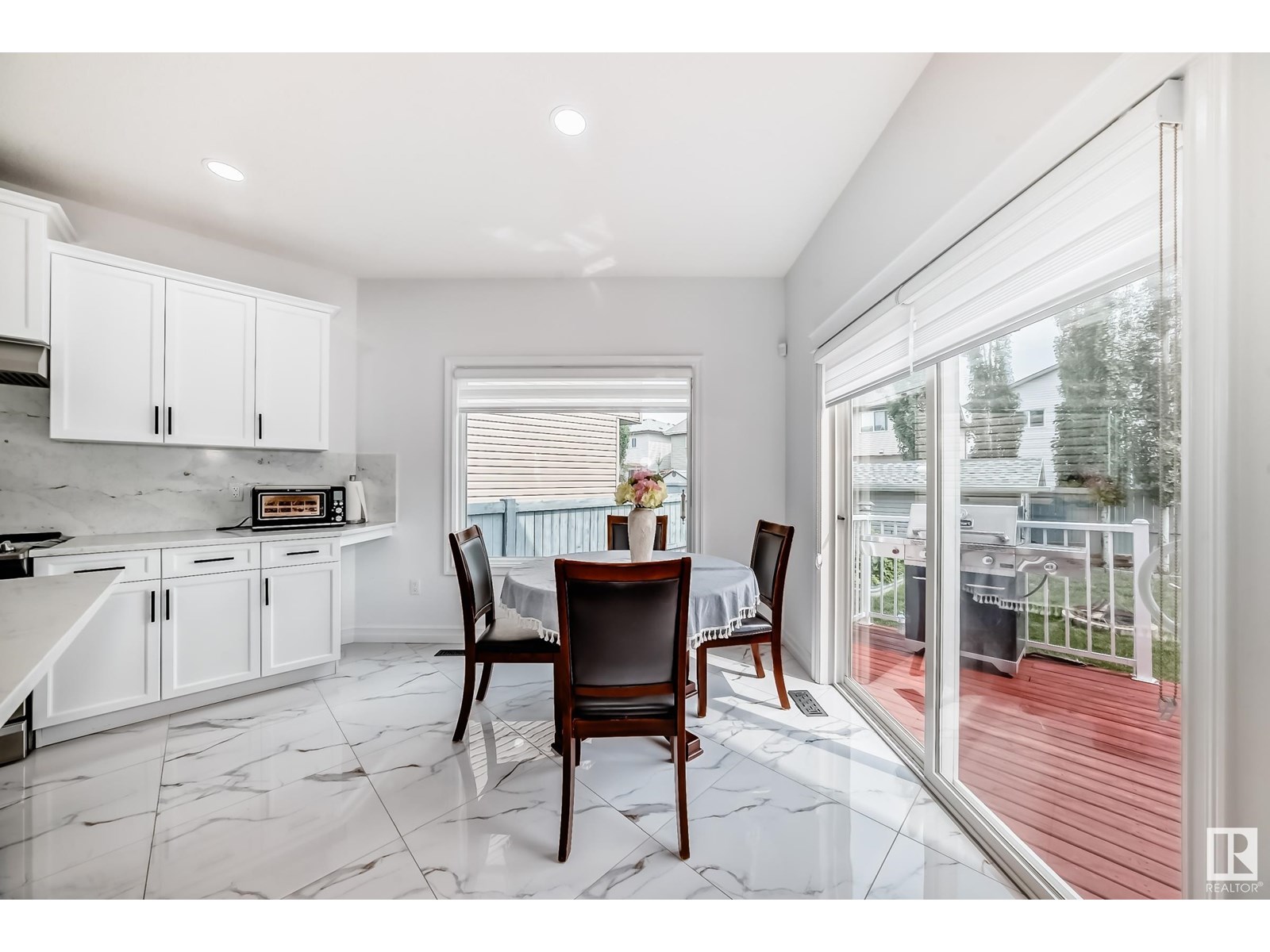 Photo 11 of 18011 84 St Nw, Edmonton AB