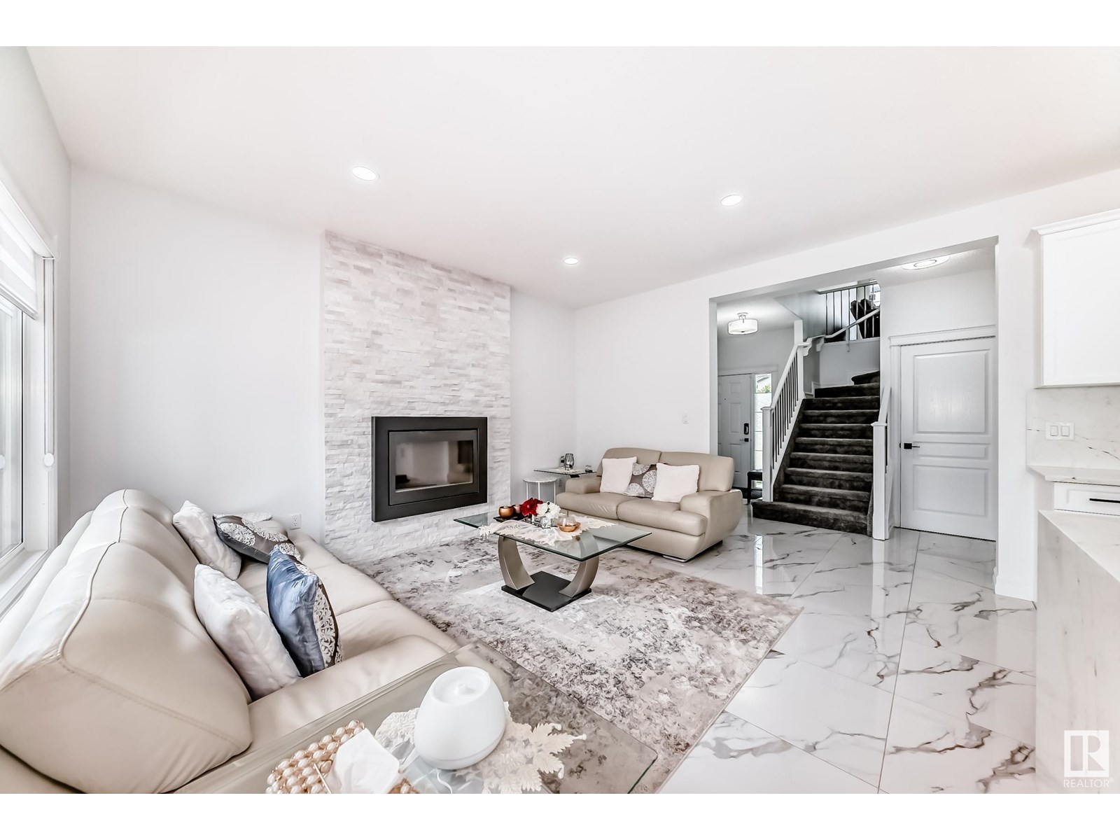 Photo 20 of 18011 84 St Nw, Edmonton AB