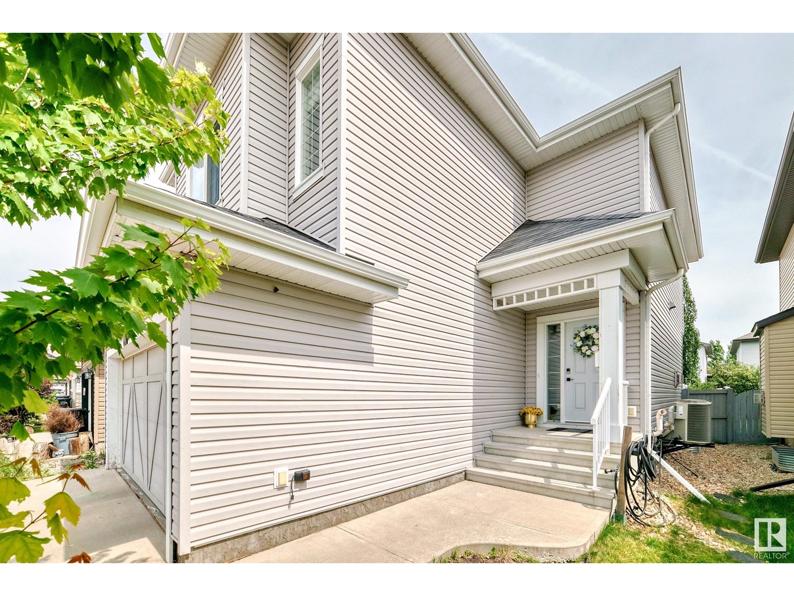 Photo 3 of 18011 84 St Nw, Edmonton AB