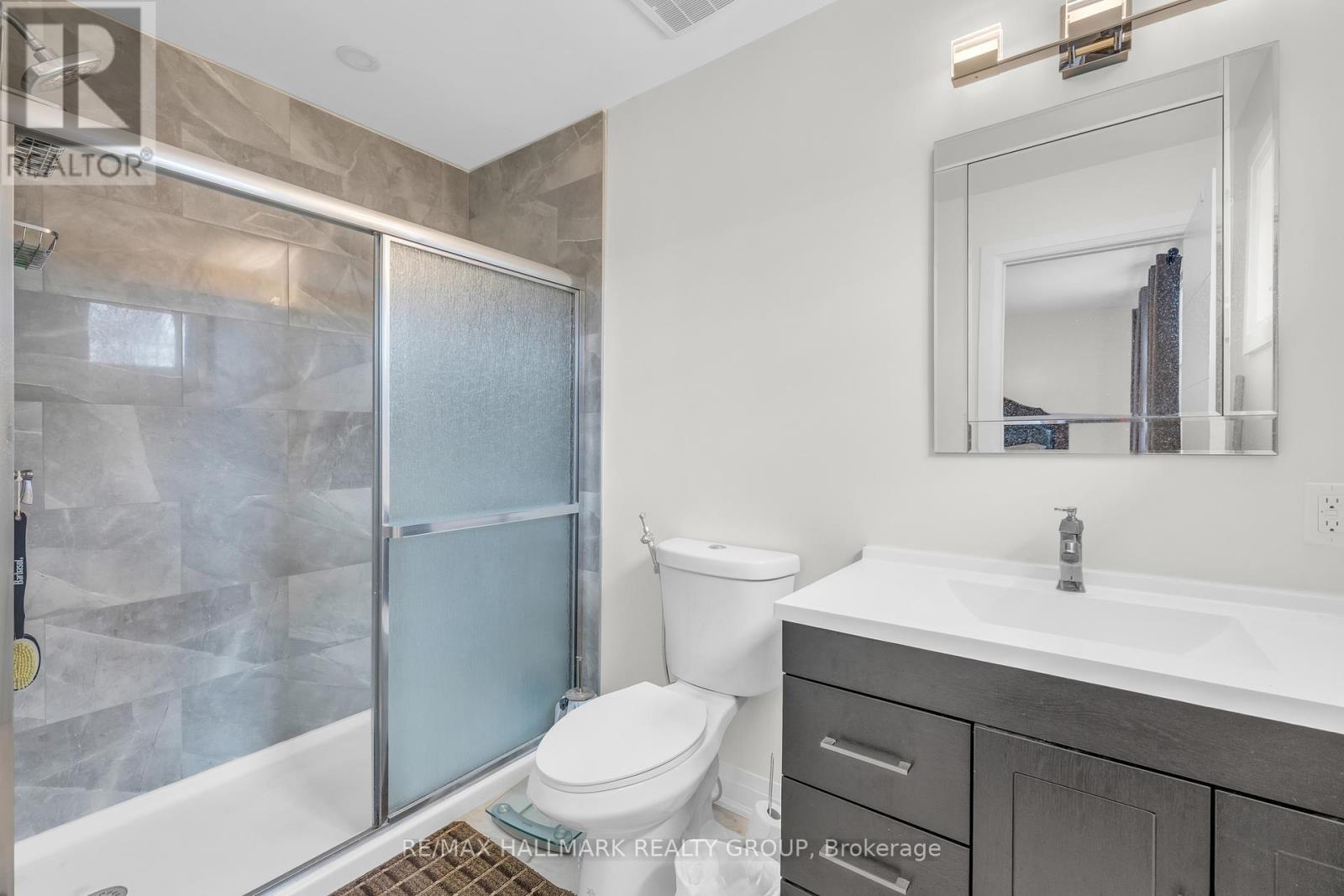 Photo 4 of 165 Longpre Street, Ottawa ON