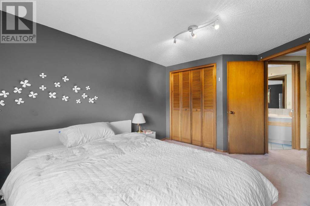 Single Family House for Sale in  Bernard Drive NW Beddington Heights Calgary 