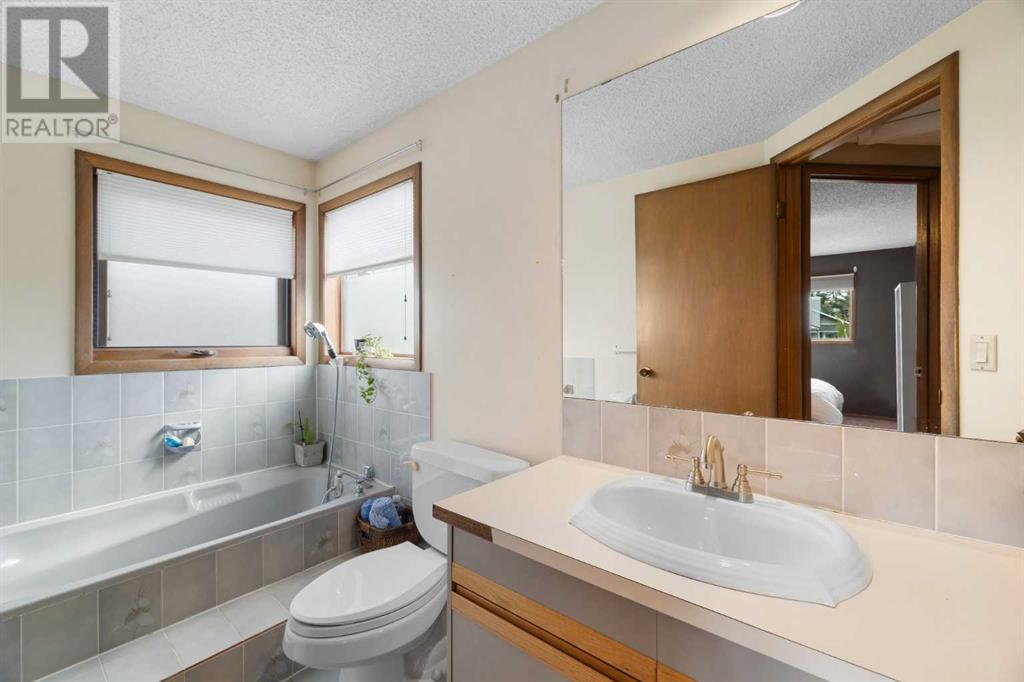 Single Family House for Sale in  Bernard Drive NW Beddington Heights Calgary 