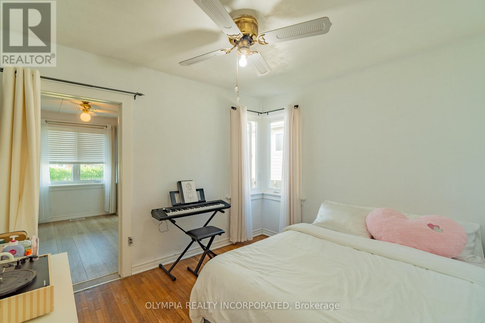 Photo 10 of 6129 Keith Street, Niagara Falls ON
