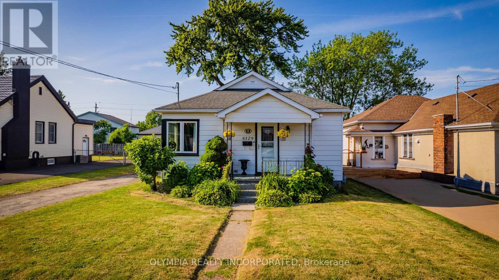 Photo 2 of 6129 Keith Street, Niagara Falls ON