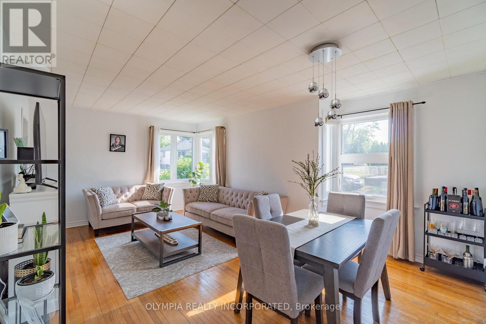 Photo 3 of 6129 Keith Street, Niagara Falls ON