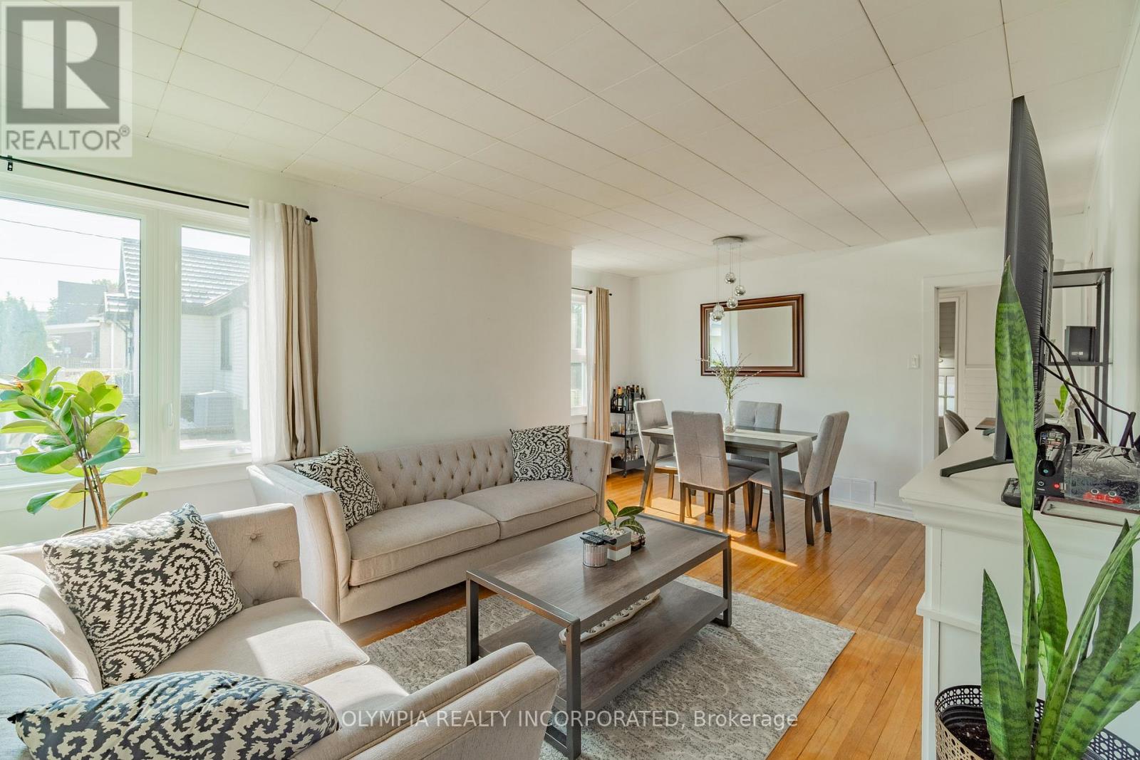 Photo 5 of 6129 Keith Street, Niagara Falls ON