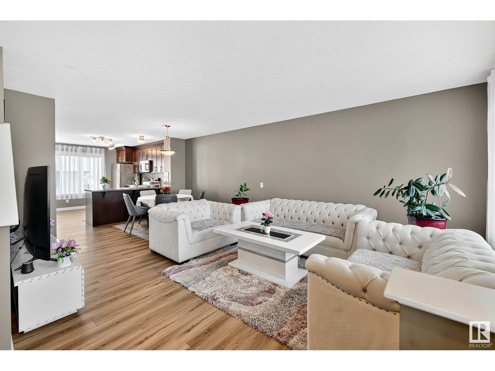Photo 3 of 7327 Edgemont Wy Nw, Edmonton AB