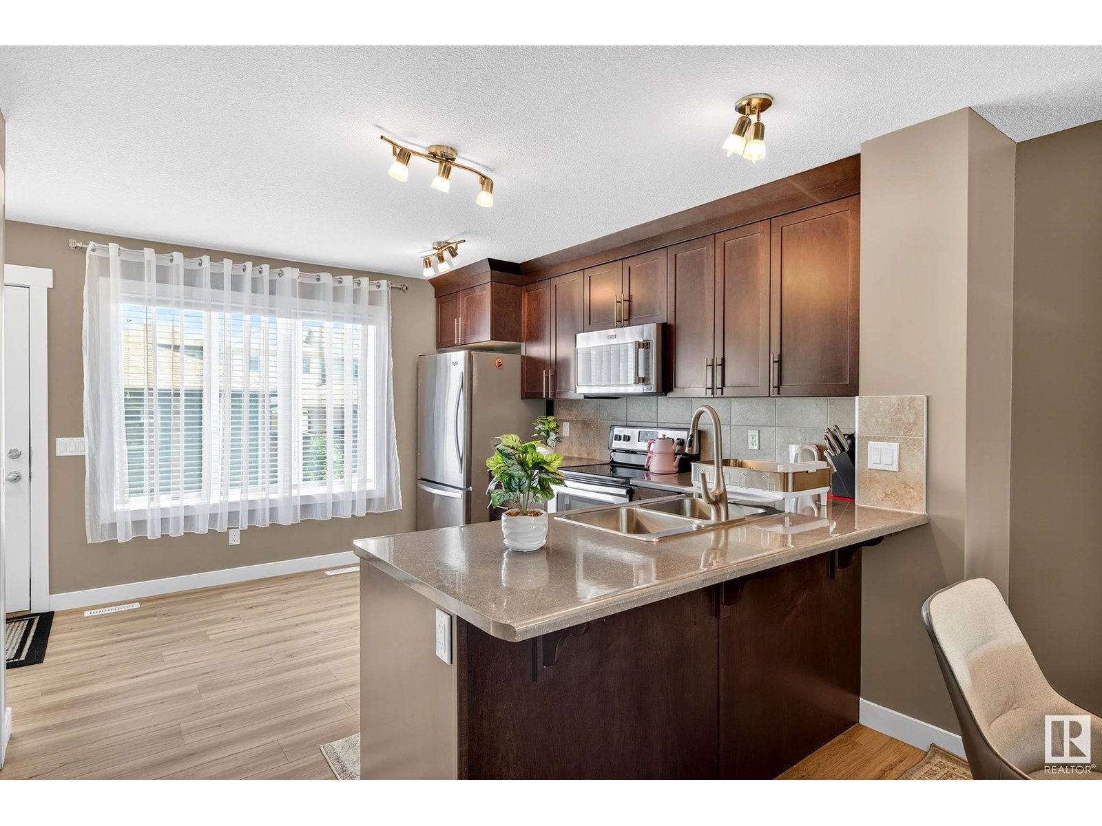 Photo 9 of 7327 Edgemont Wy Nw, Edmonton AB