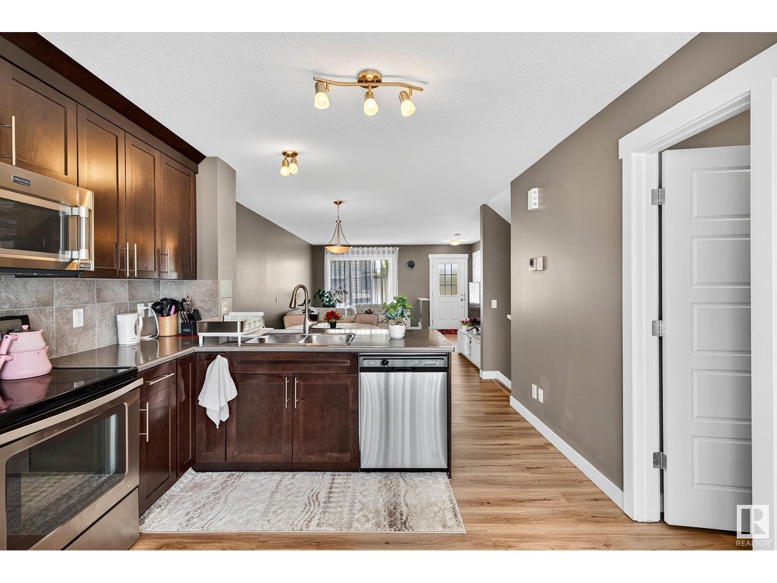 Photo 13 of 7327 Edgemont Wy Nw, Edmonton AB