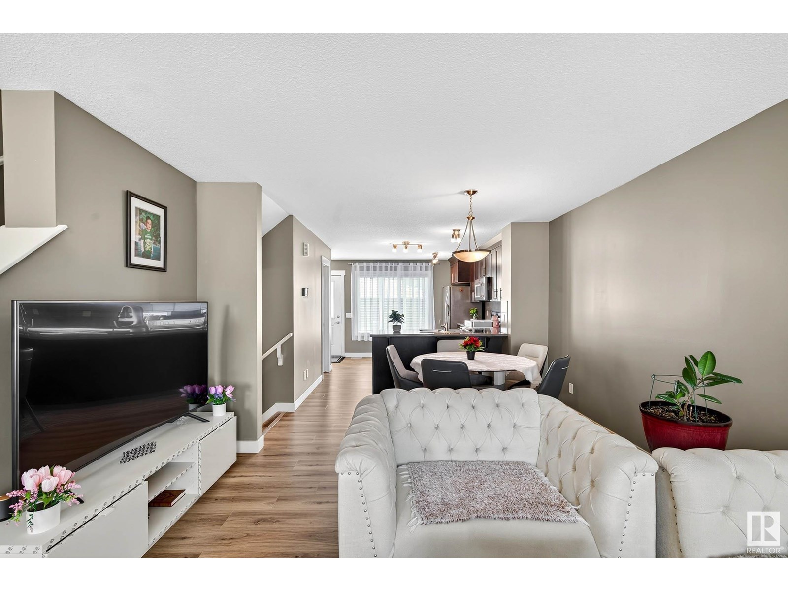 Photo 6 of 7327 Edgemont Wy Nw, Edmonton AB
