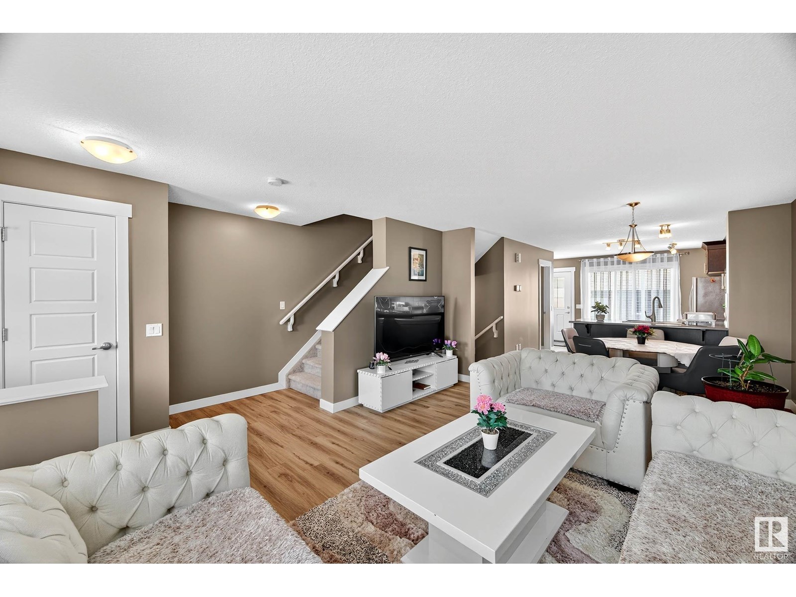 Photo 5 of 7327 Edgemont Wy Nw, Edmonton AB