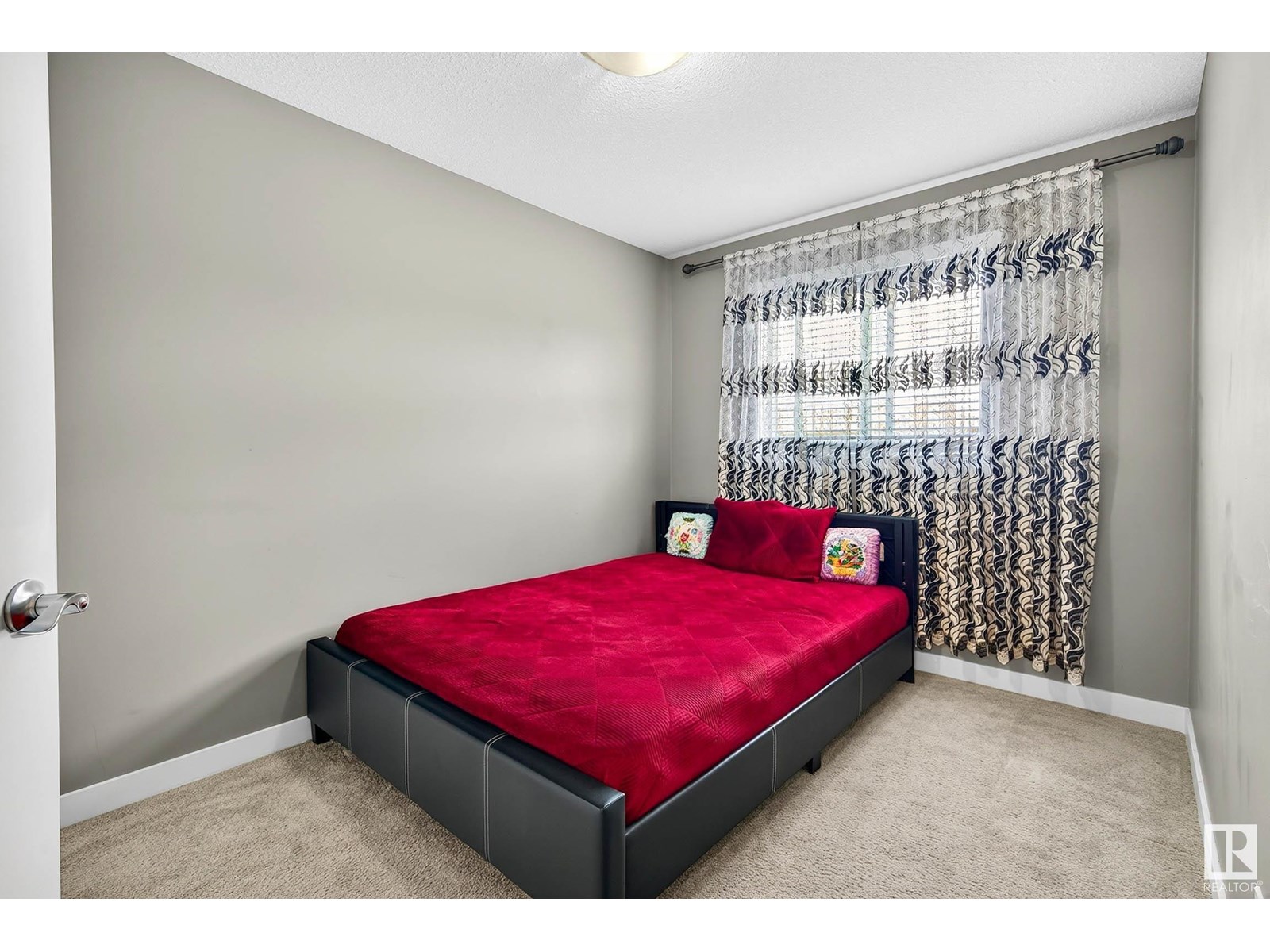 Photo 22 of 7327 Edgemont Wy Nw, Edmonton AB