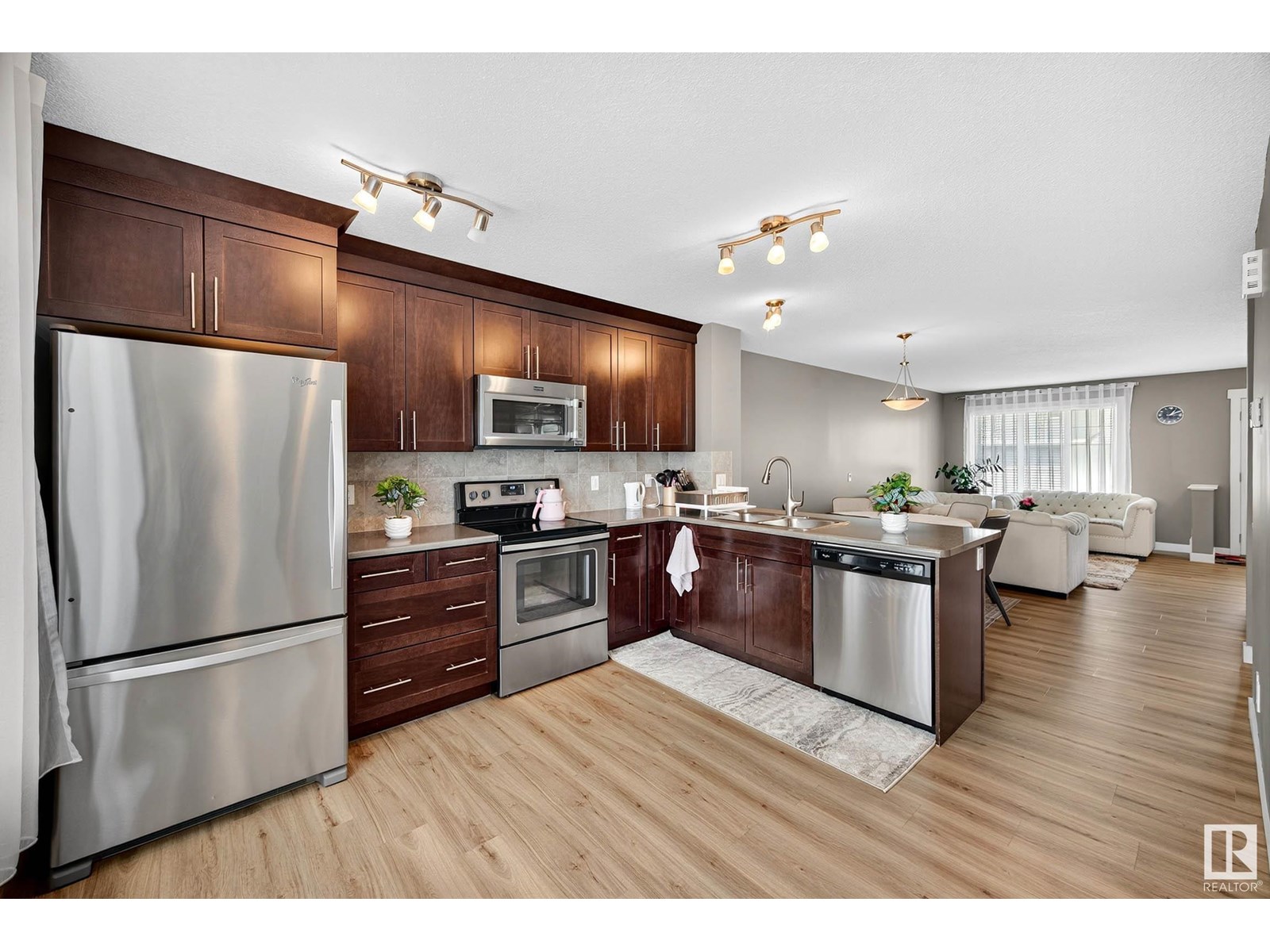 Photo 11 of 7327 Edgemont Wy Nw, Edmonton AB