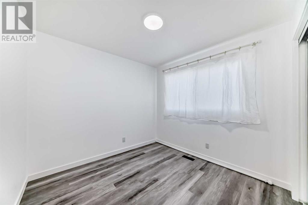 Photo 16 of 32 Midland Place Se, Calgary AB