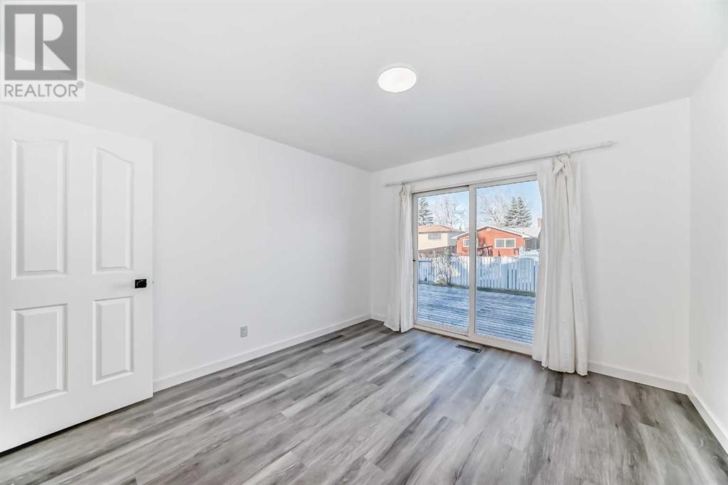 Photo 11 of 32 Midland Place Se, Calgary AB