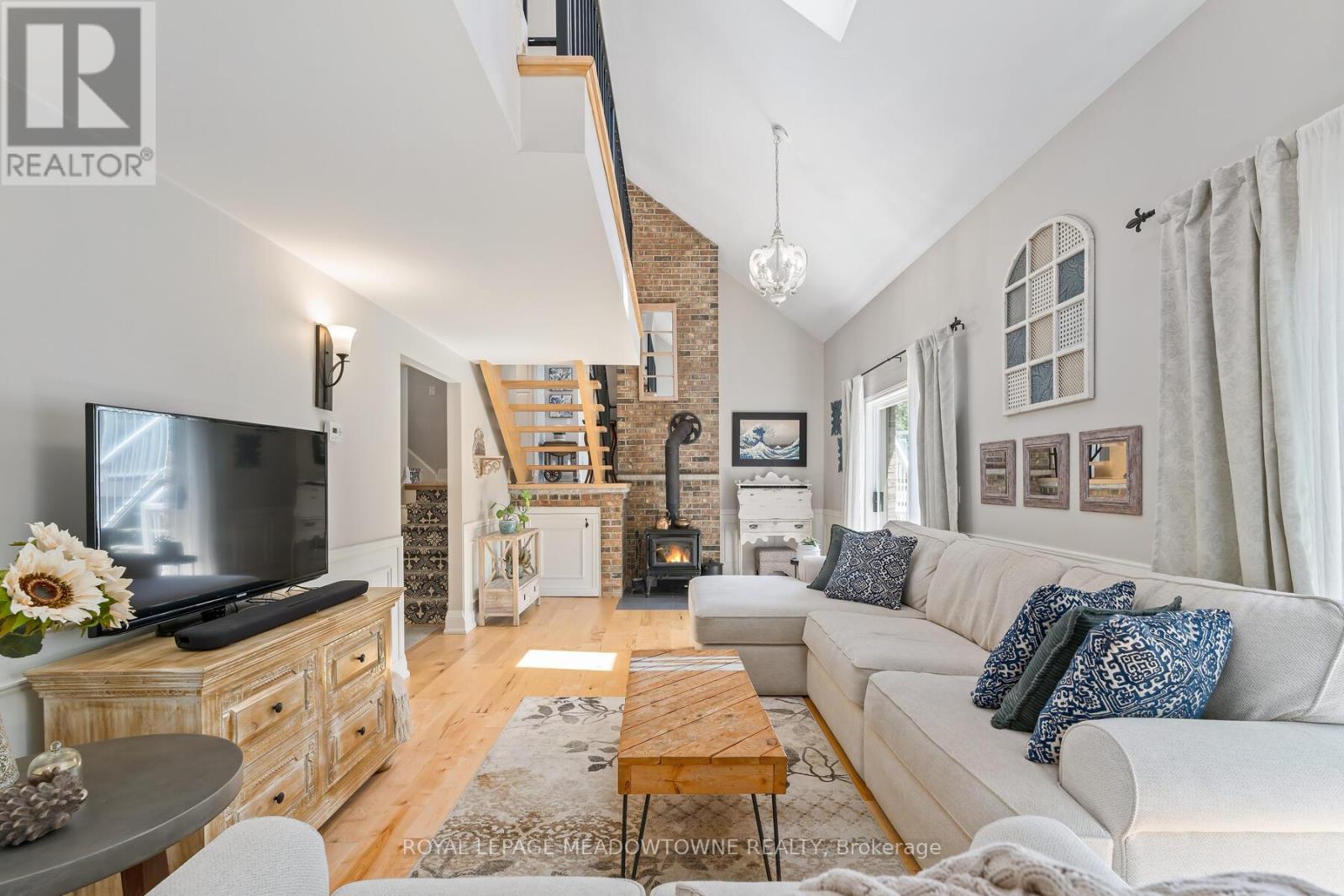 Photo 14 of 1 Erinlea Crescent, Erin ON