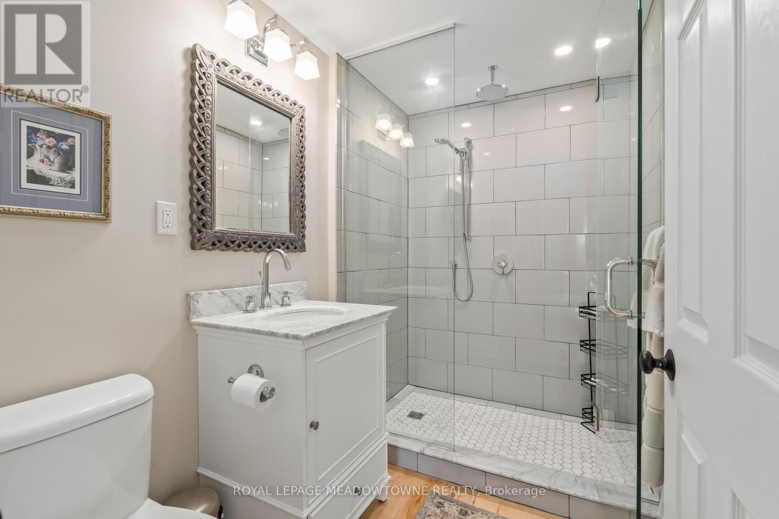 Photo 17 of 1 Erinlea Crescent, Erin ON