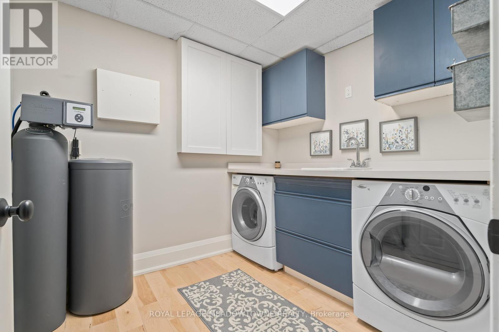 Photo 18 of 1 Erinlea Crescent, Erin ON