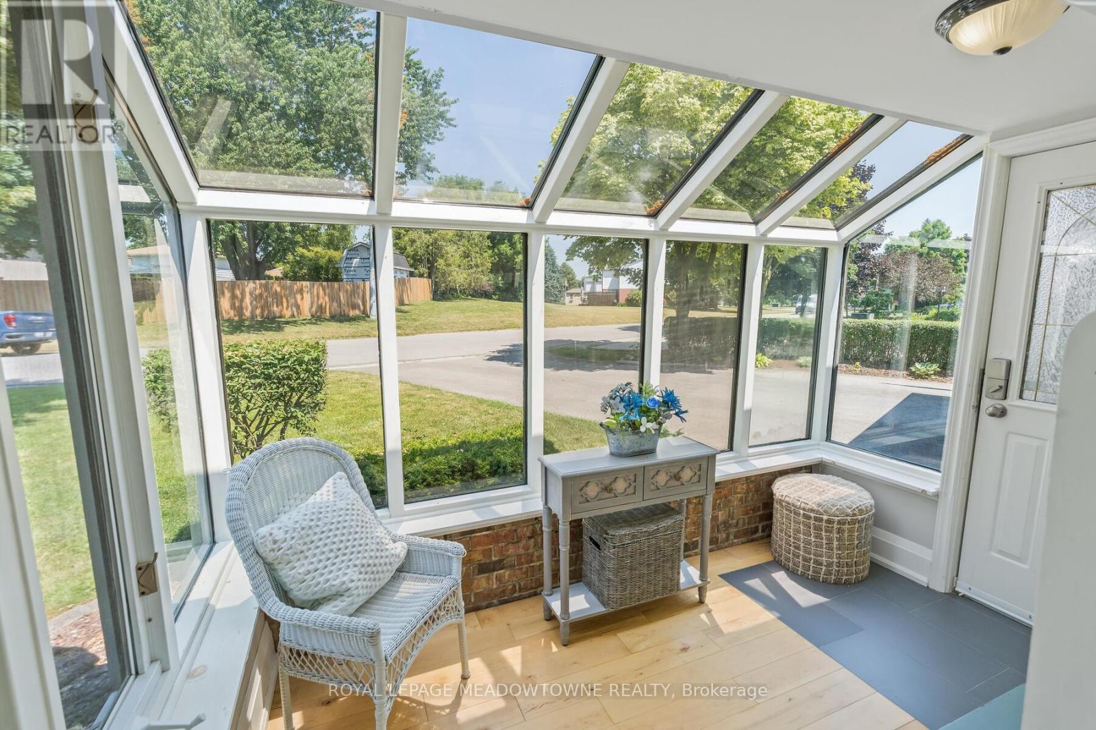 Photo 5 of 1 Erinlea Crescent, Erin ON
