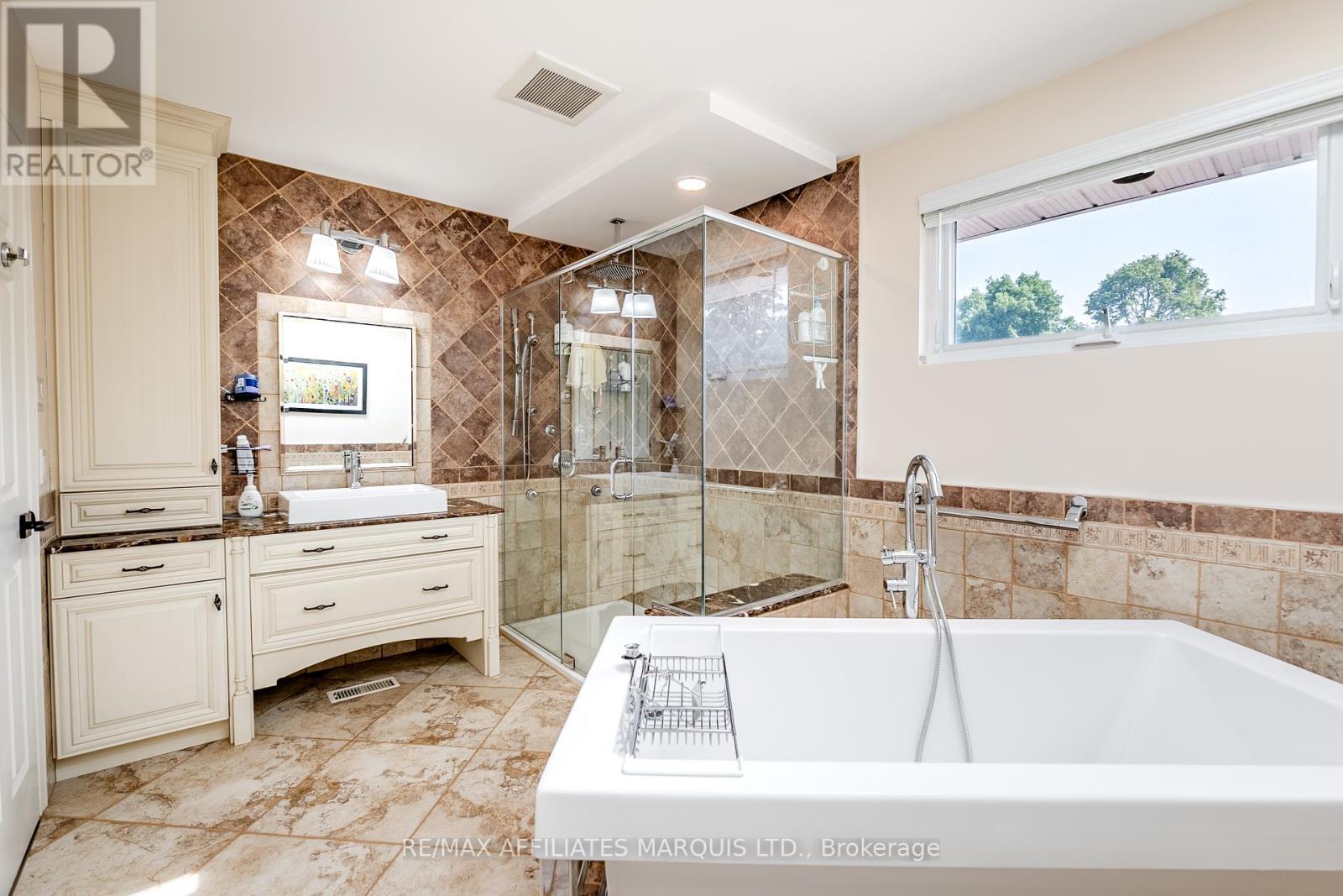 Photo 43 of 875 Kenyon Crescent, Cornwall ON