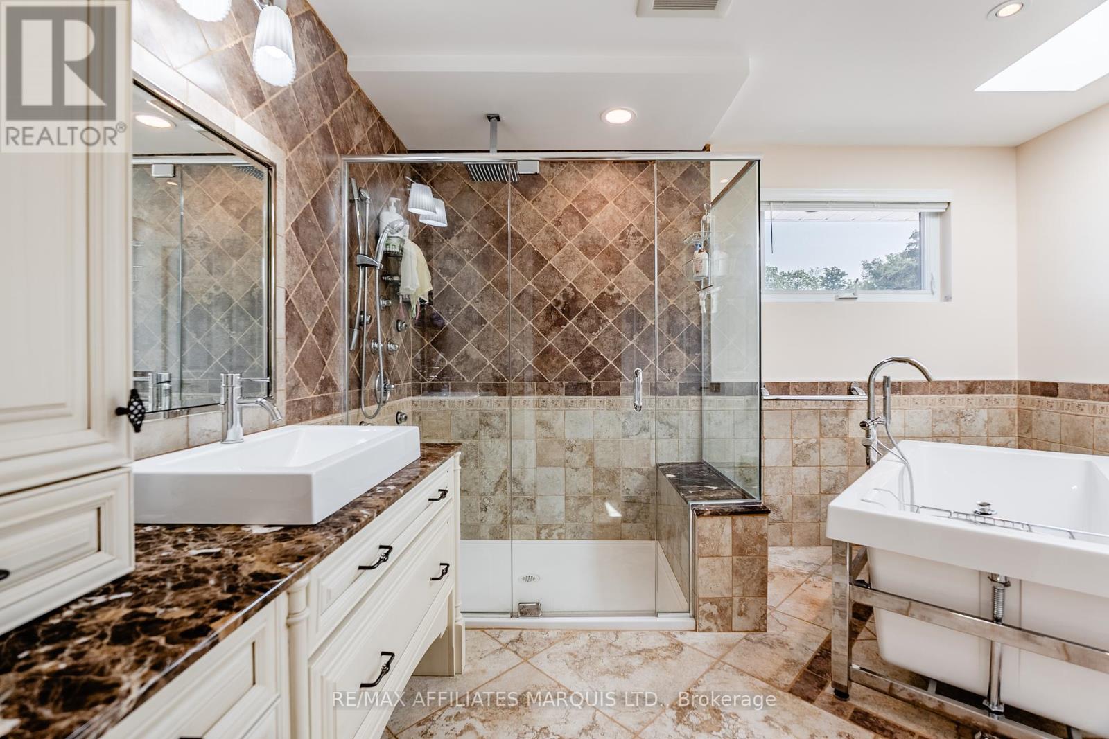Photo 23 of 875 Kenyon Crescent, Cornwall ON