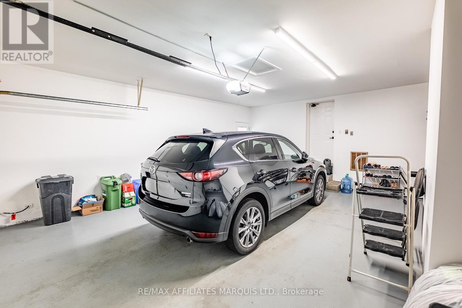 Photo 2 of 875 Kenyon Crescent, Cornwall ON