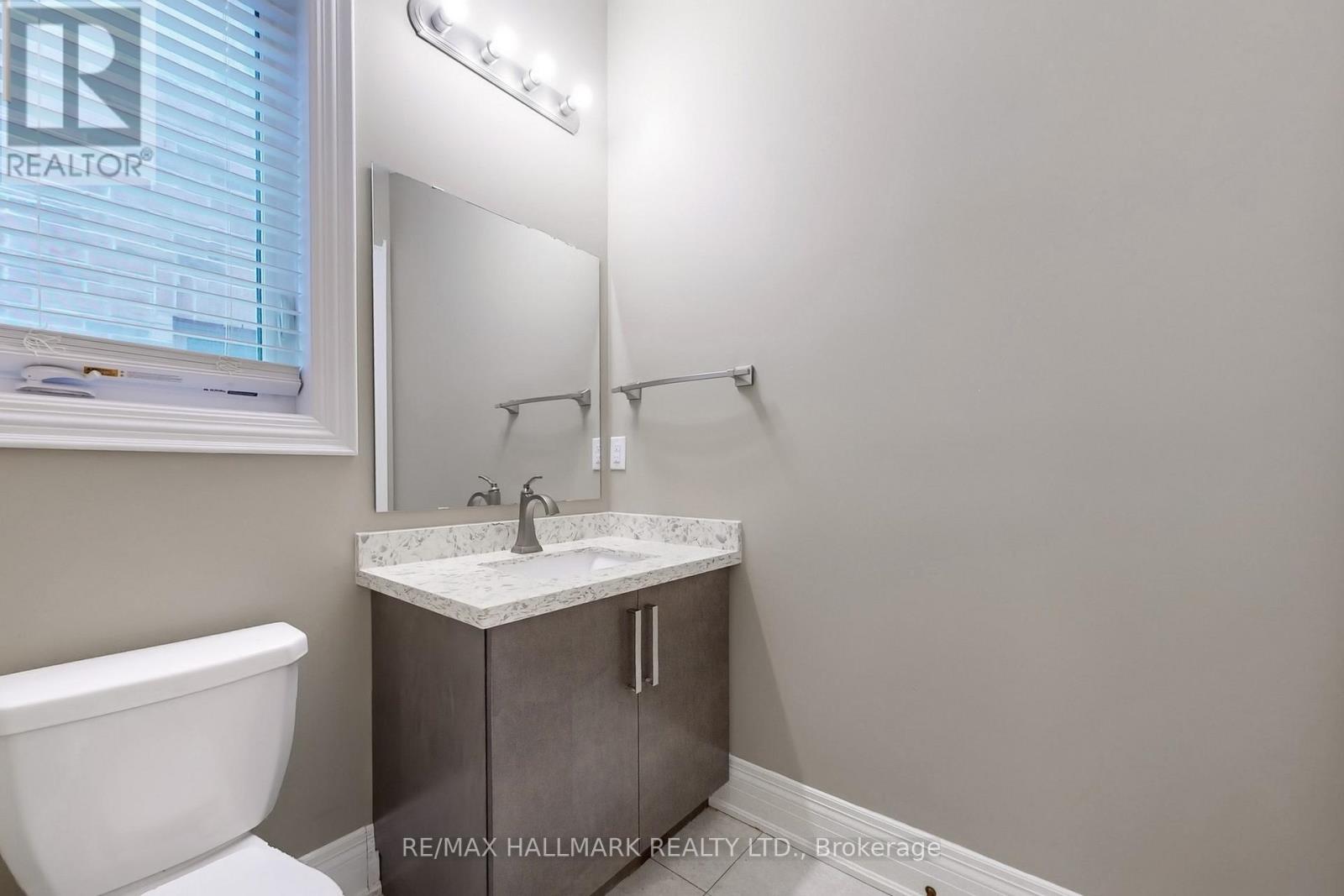 Photo 18 of 61 Mcisaac Drive, Springwater ON