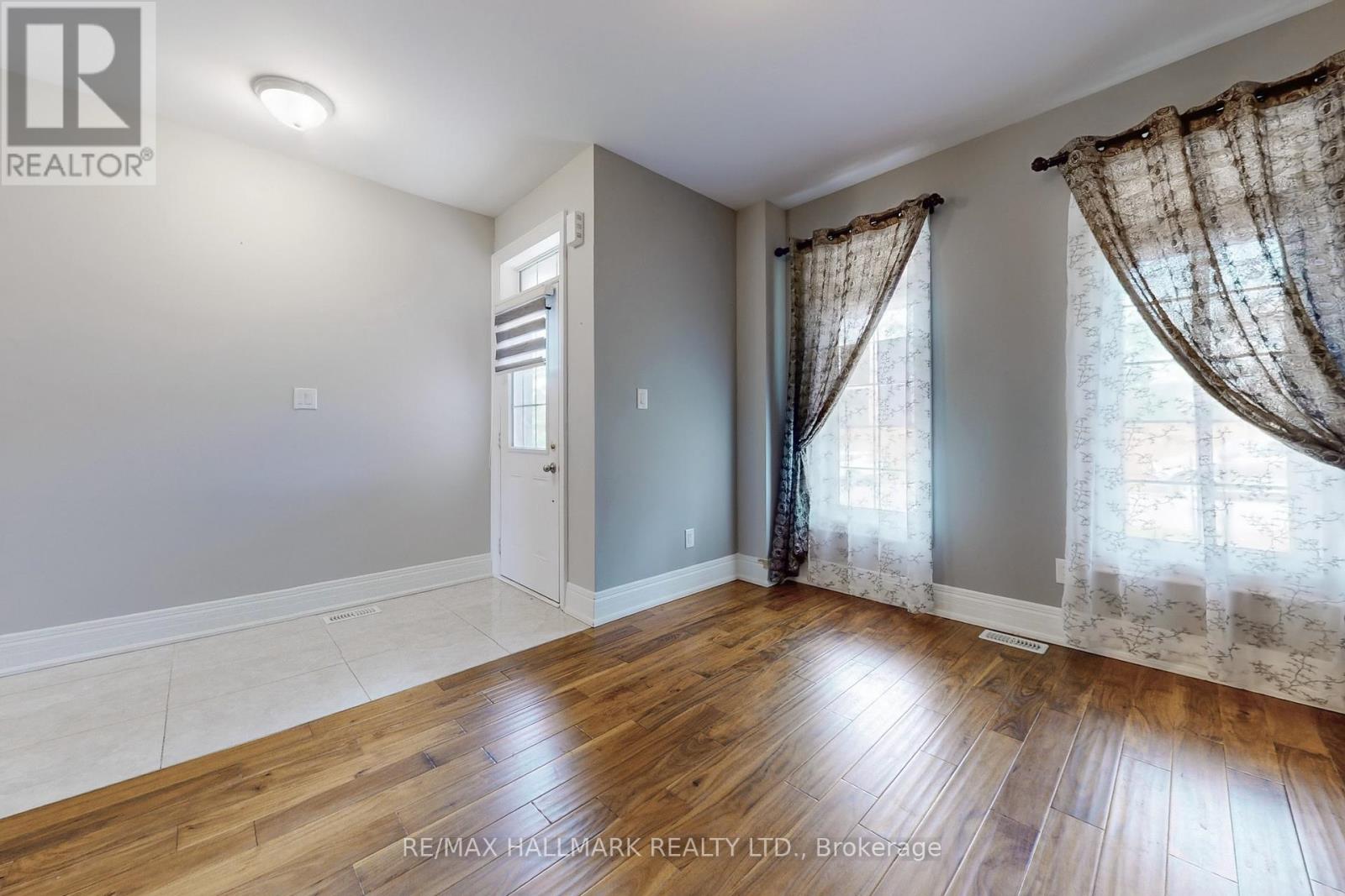 Photo 16 of 61 Mcisaac Drive, Springwater ON