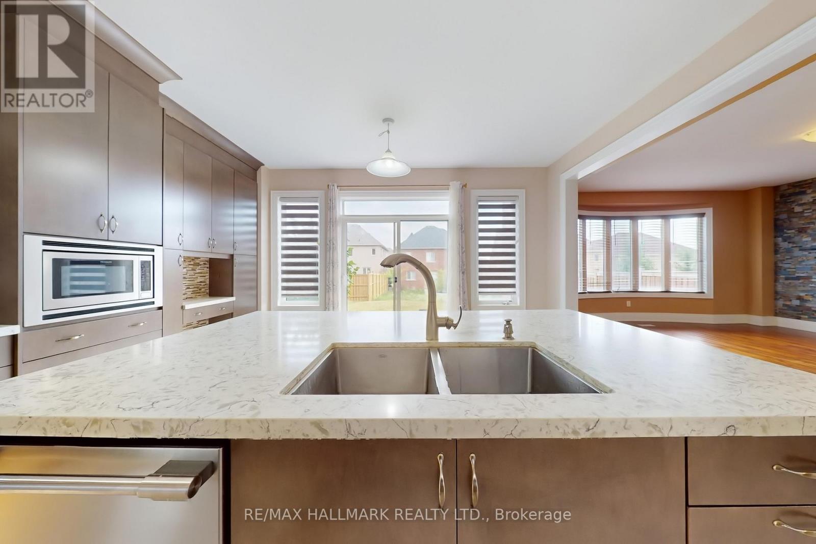 Photo 10 of 61 Mcisaac Drive, Springwater ON