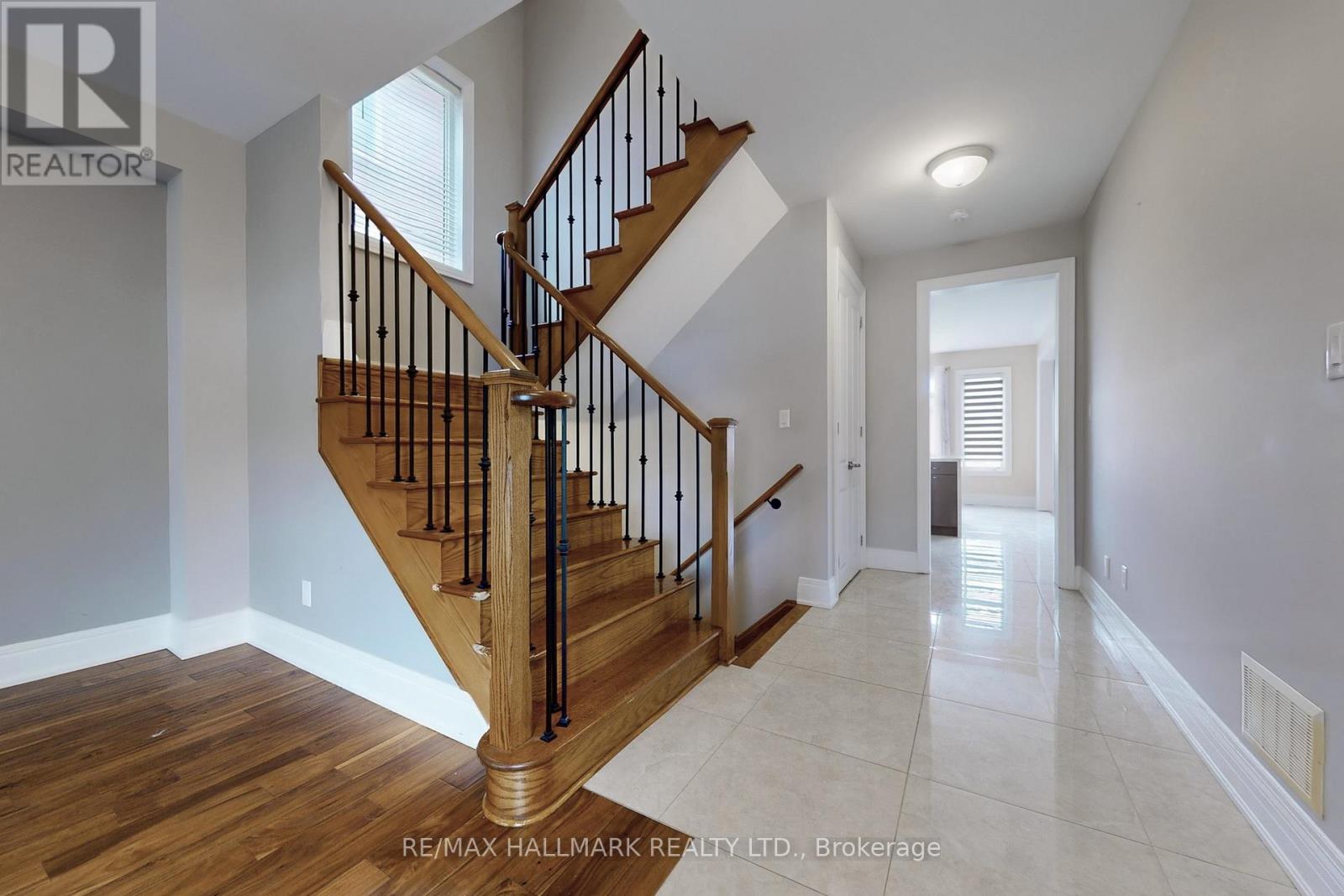Photo 21 of 61 Mcisaac Drive, Springwater ON