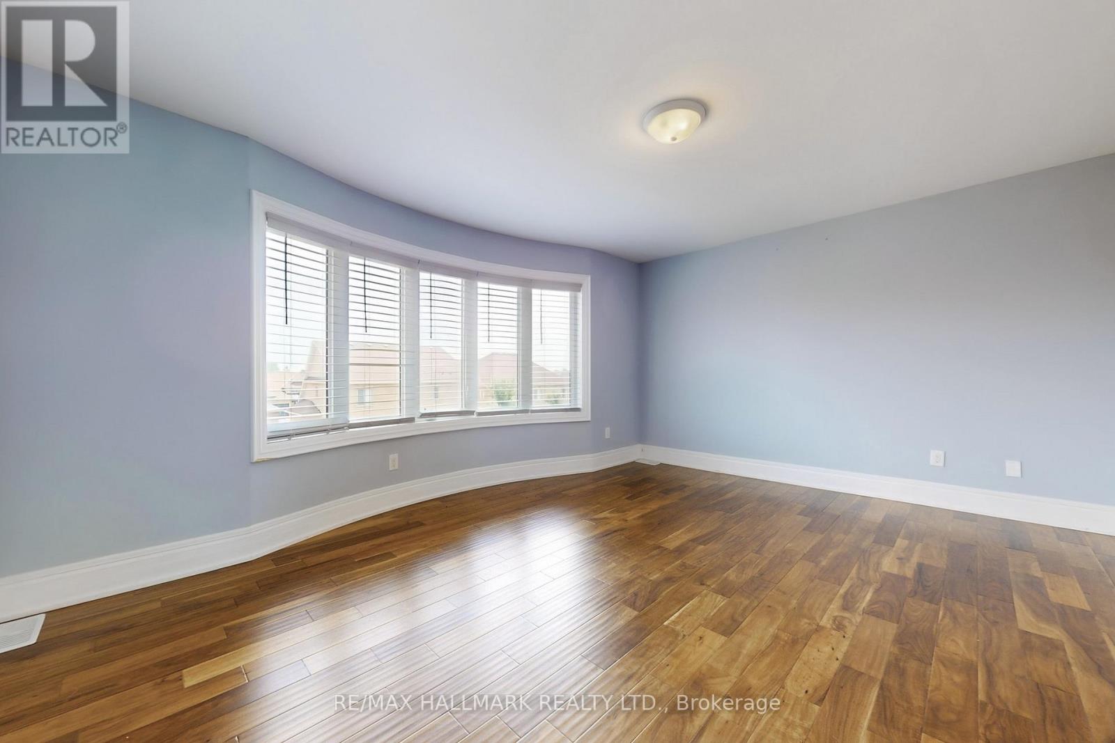Photo 25 of 61 Mcisaac Drive, Springwater ON