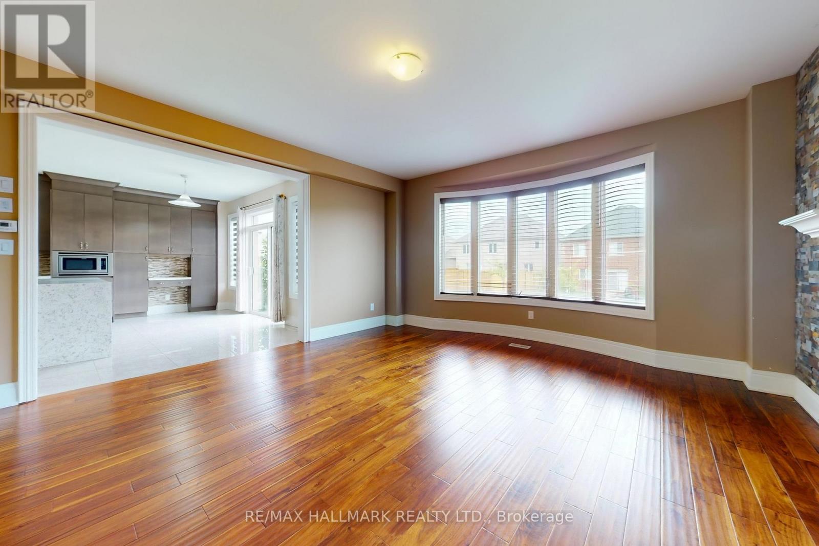 Photo 3 of 61 Mcisaac Drive, Springwater ON