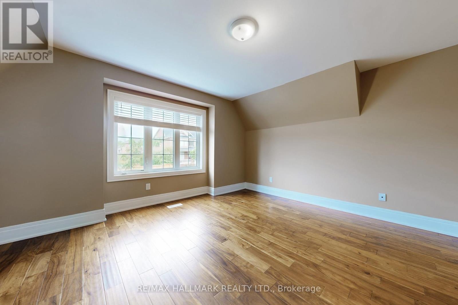 Photo 33 of 61 Mcisaac Drive, Springwater ON