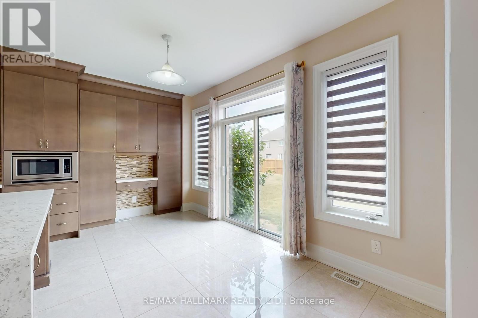 Photo 15 of 61 Mcisaac Drive, Springwater ON