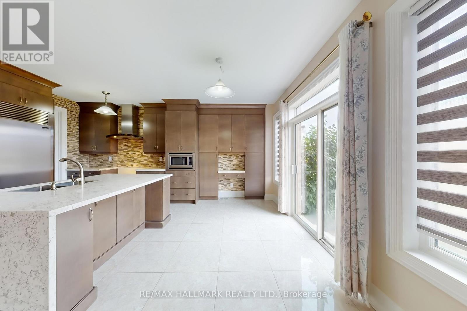 Photo 13 of 61 Mcisaac Drive, Springwater ON